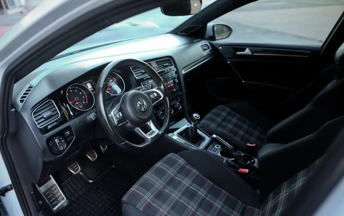 Volkswagen Golf cena 79900 przebieg: 70000, rok produkcji 2019 z Suchedniów małe 67